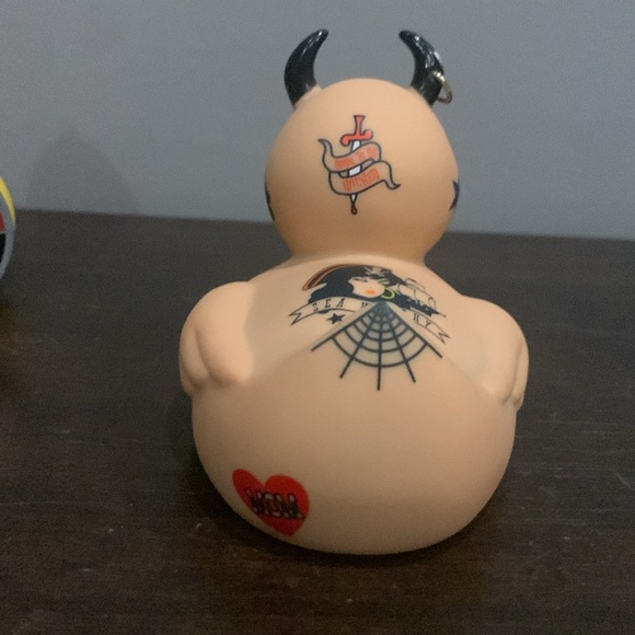 A collection of rubber ducks. - Picture 7 of 8